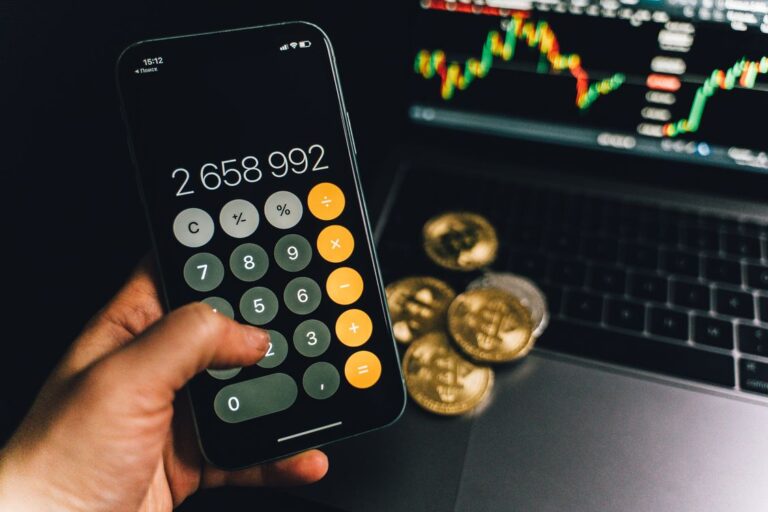 Grafico di criptovalute sullo smartphone, concetto di exchange Binance